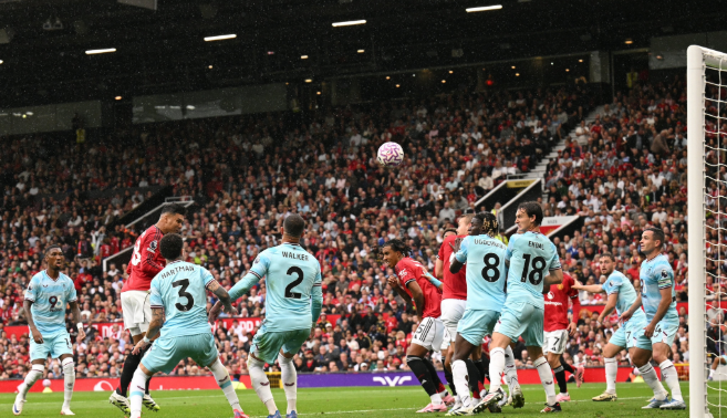 3:2!姆伯莫2场2球,B费自我救赎,曼联终场绝杀,阿莫林如释重负